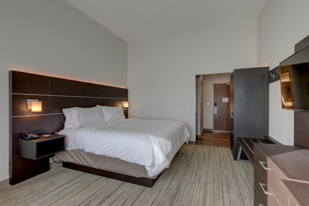 Holiday Inn Express & Suites - Auburn Downtown By Ihg Room photo