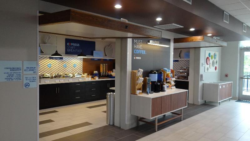 Holiday Inn Express & Suites - Auburn Downtown By Ihg Exterior photo