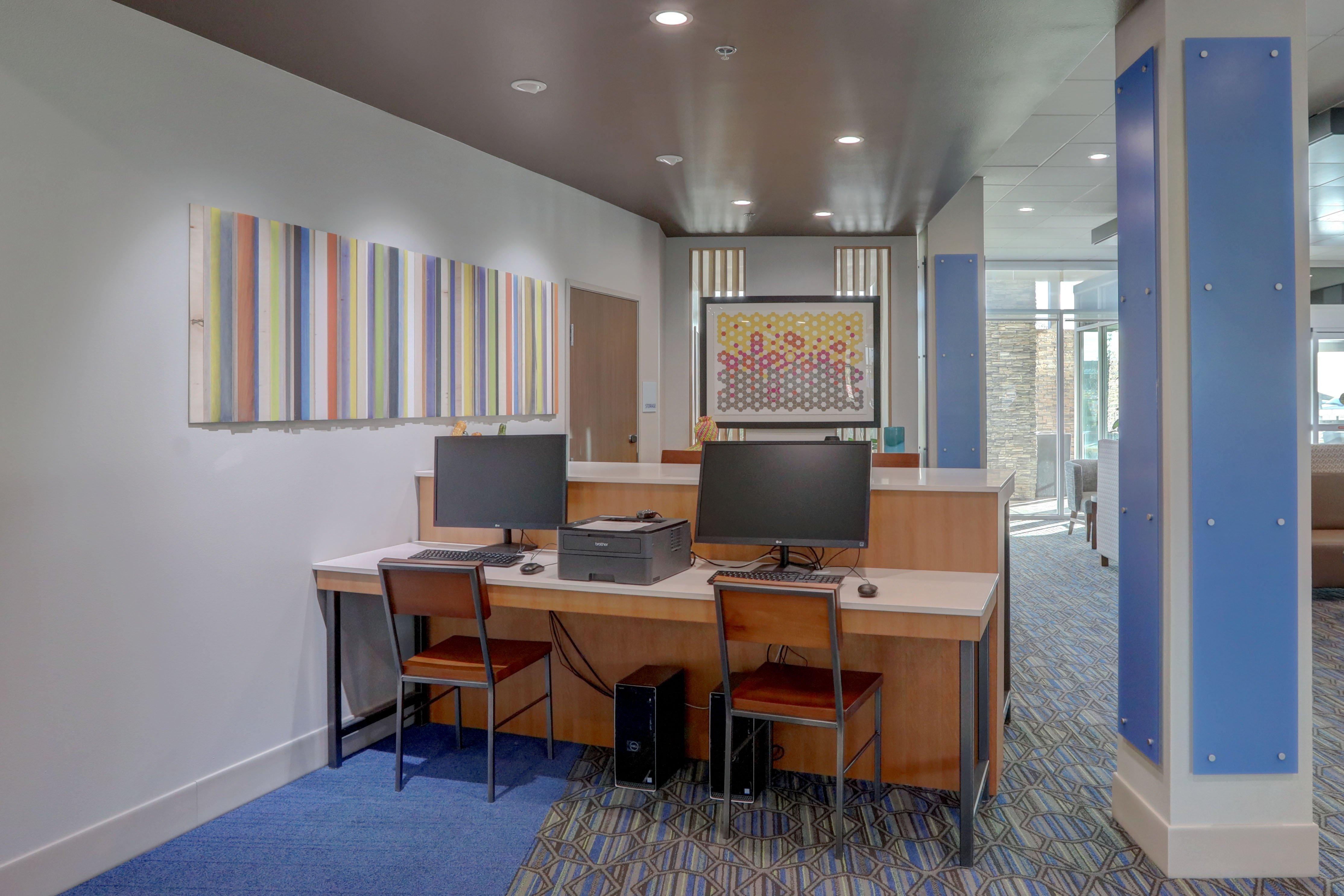 Holiday Inn Express & Suites - Auburn Downtown By Ihg Exterior photo
