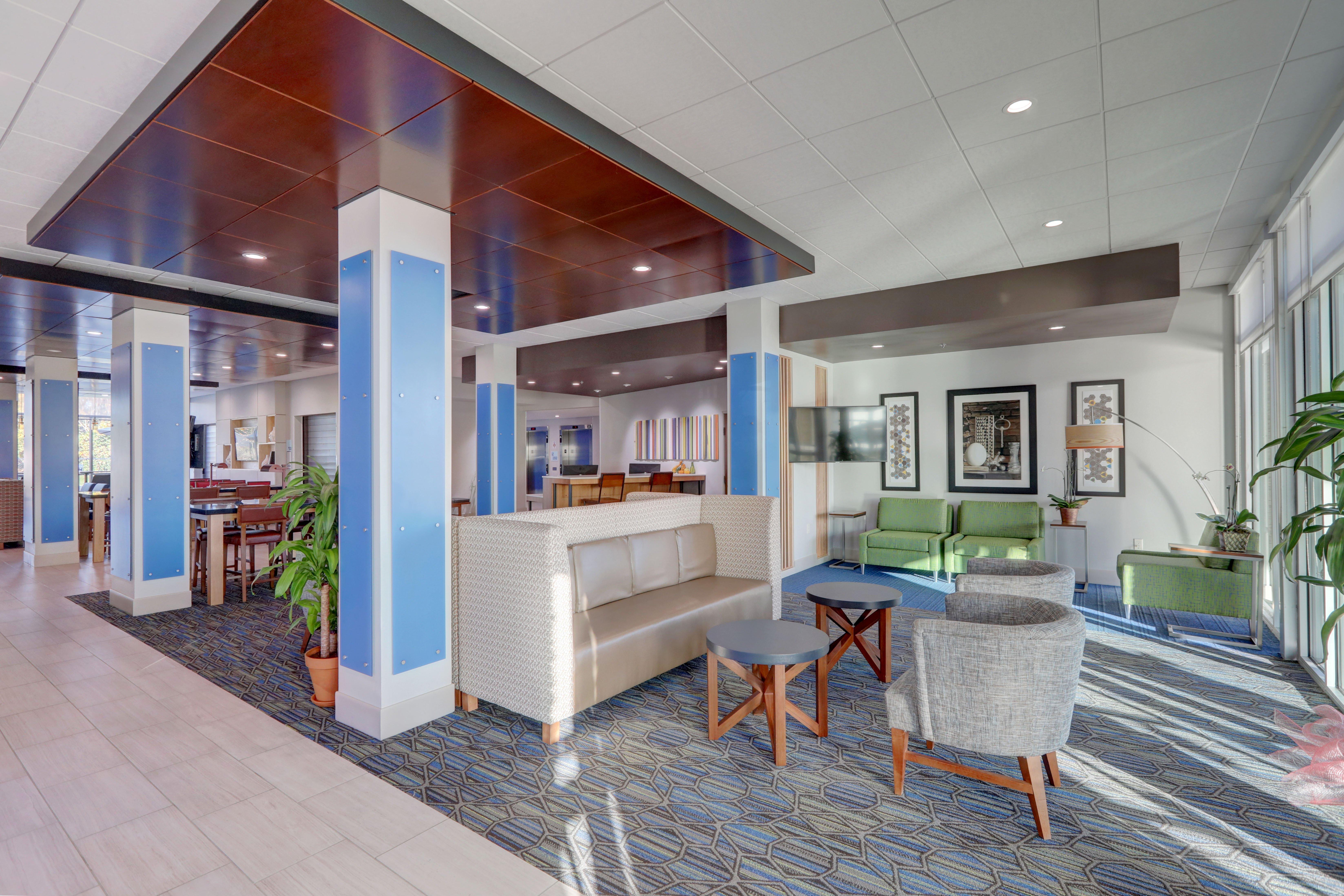Holiday Inn Express & Suites - Auburn Downtown By Ihg Exterior photo